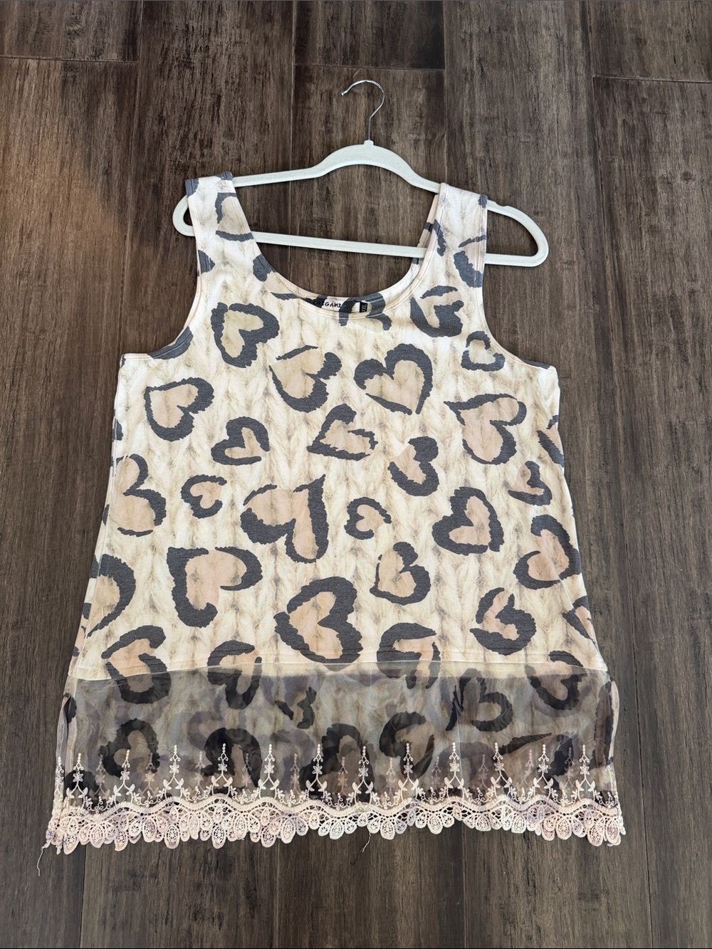 Sleeveless Heart Print Tank Top with Lace Hem - Cream & Gray